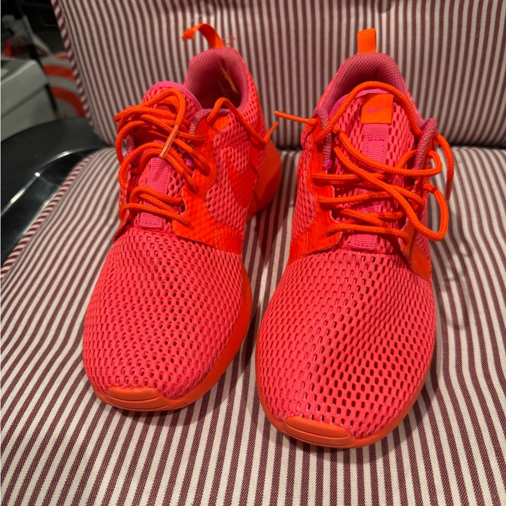 Nike Roshe One Hyperfuse Neon Pink/Orange Sneakers - Women’s 7.5 / 38.5